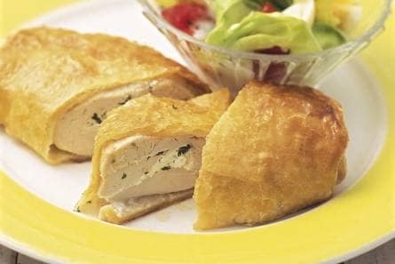 Gevulde kipfilet in bladerdeeg
