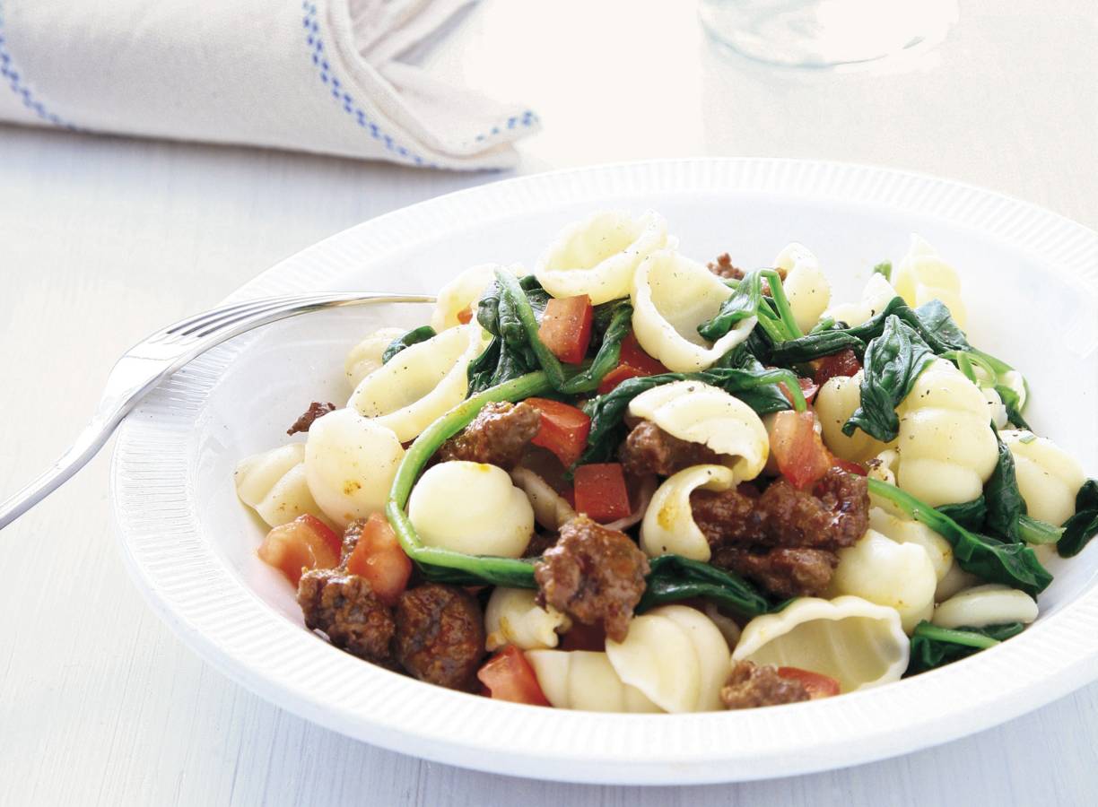 Kruidige spinazie-gehaktpasta