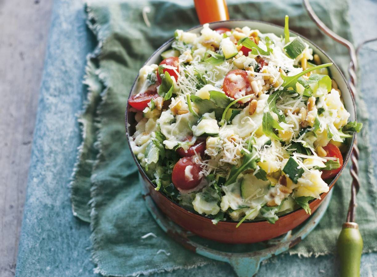 Rucola-basilicumstamppot met tomaten