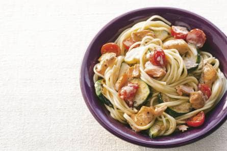 Romige spaghetti met zalmreepjes