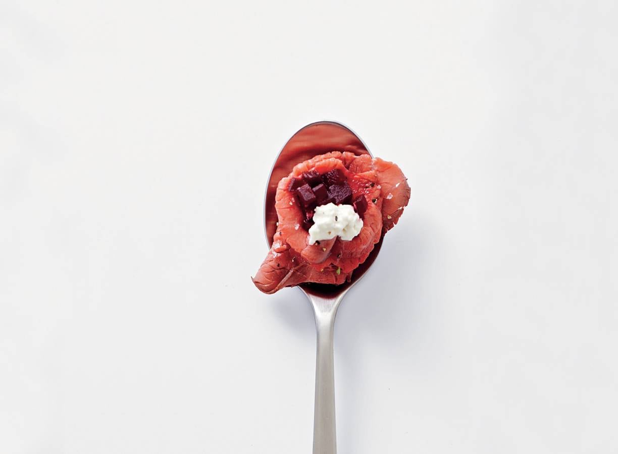 Rosbiefroosjes met biet en mierikswortel
