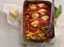 Winterse ovenpasta met veel seizoensgroenten. Omdat je verse pasta gebruikt, hoeft het gerecht maar kort in de oven.