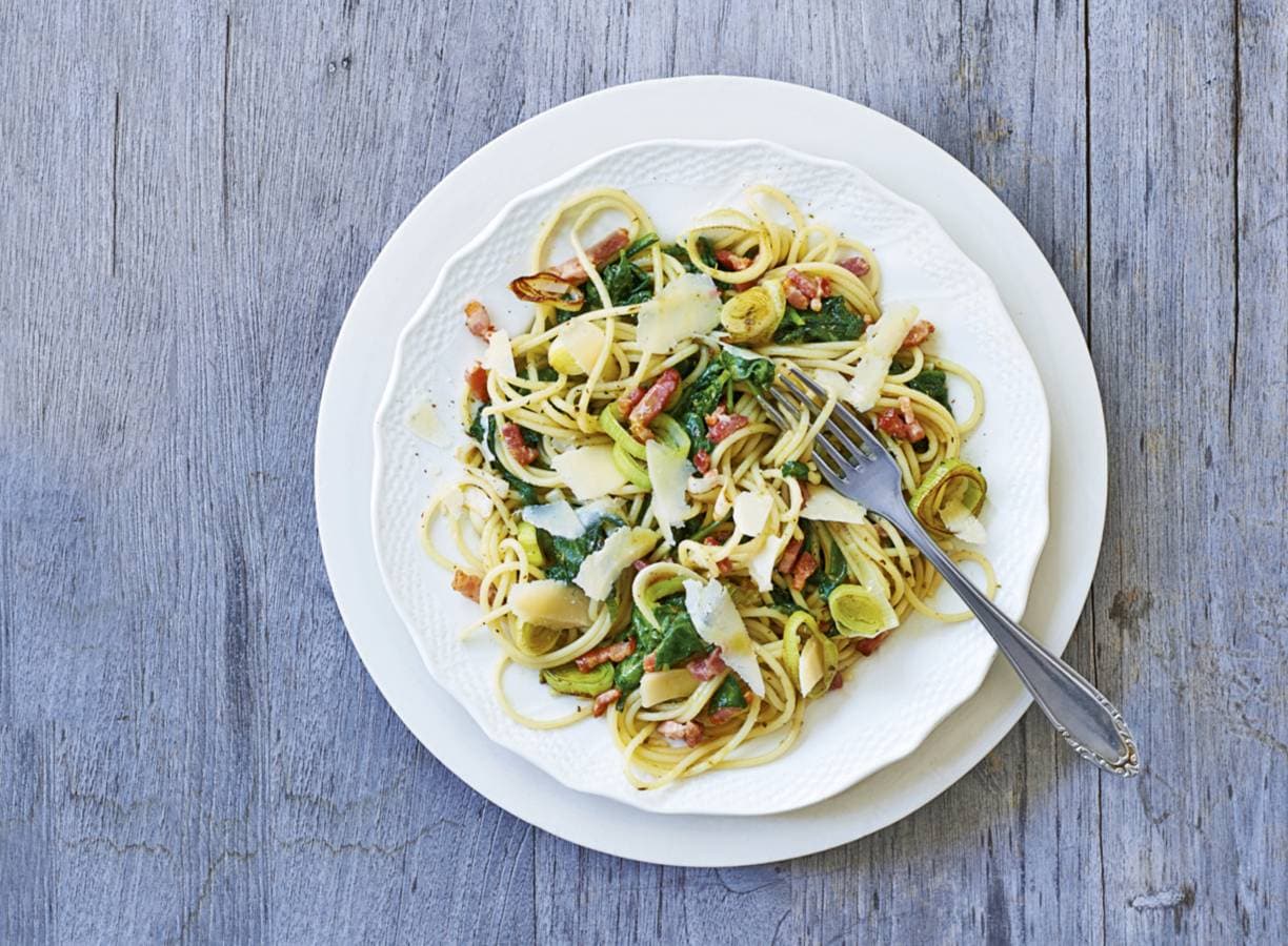 Pasta pesto met spinazie en spekjes