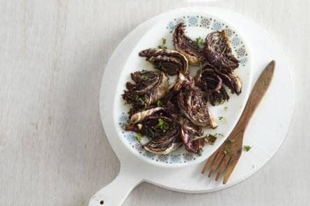 Gekaramelliseerde radicchio met rozemarijn