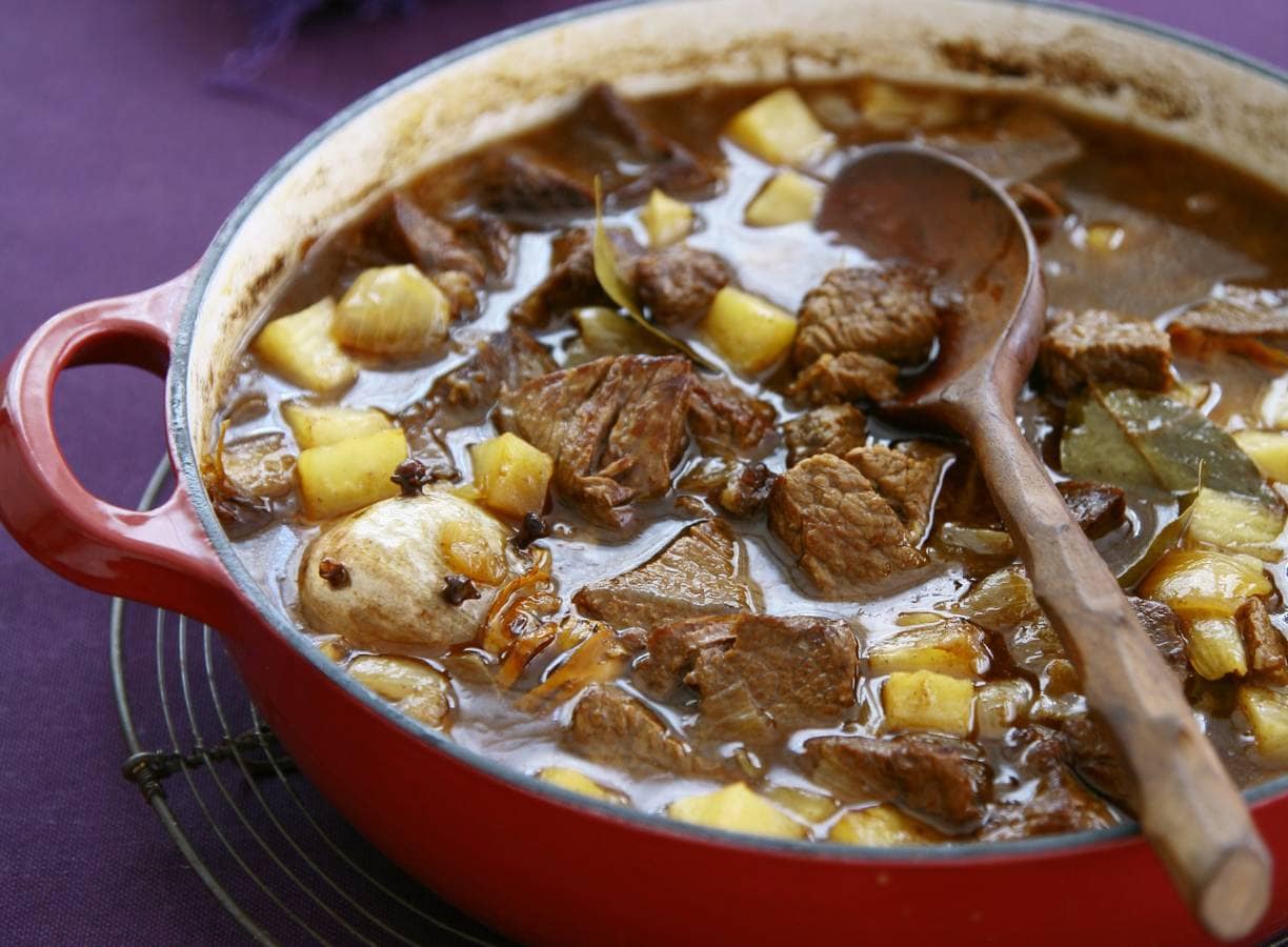 Runderstoofschotel met kruidnagel en bier