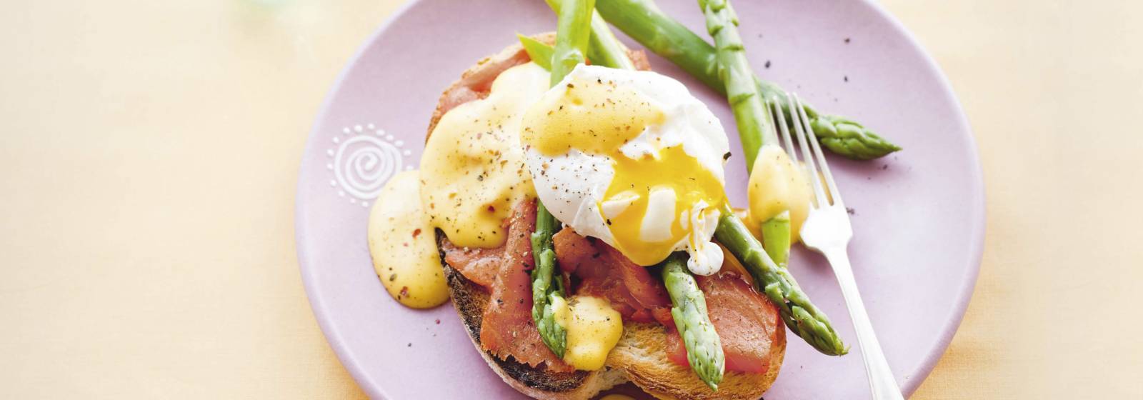 Eggs benedict met gerookte zalm recept Allerhande Albert Heijn