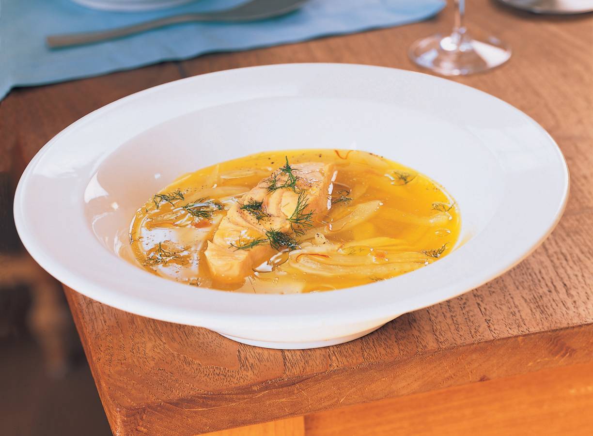 Zalm in saffraan-venkelbouillon