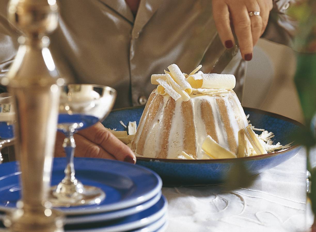 IJstaart met bitterkoekjes en likeur