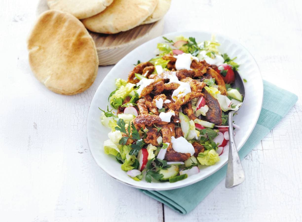 Kipshoarma met paprika-radijssalade