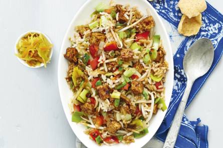 Nasi met tofu en cassavekroepoek