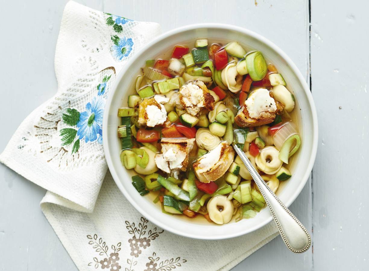 Soep met tortellini & croutons