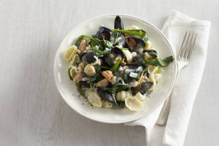 Pasta met mosselen en lamsoren