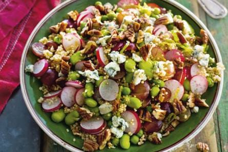 Quinoa met radijs, druiven en noten