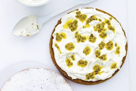 Delia Smith's versfruittaart met sinaasappel en passievrucht
