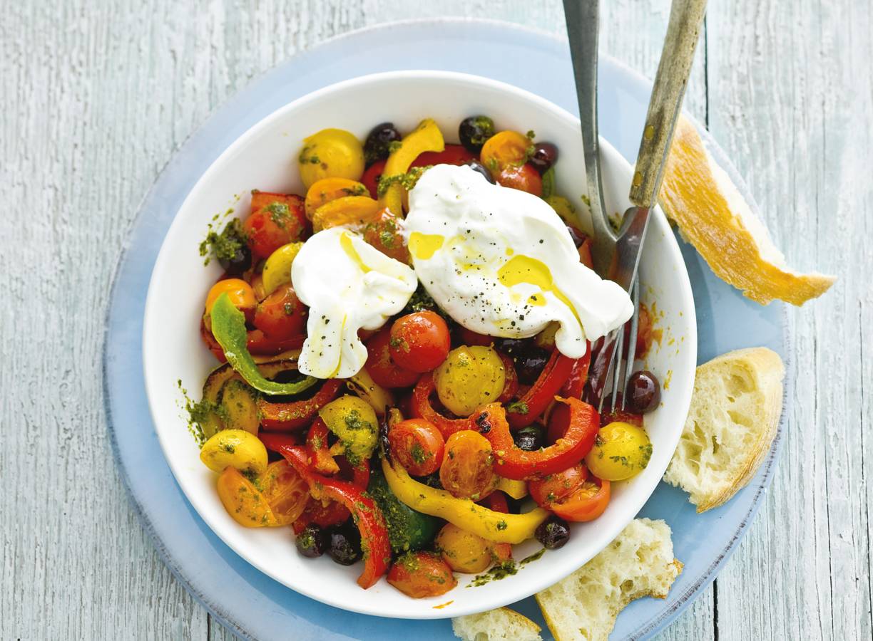 Paprika-tomatensalade met burrata