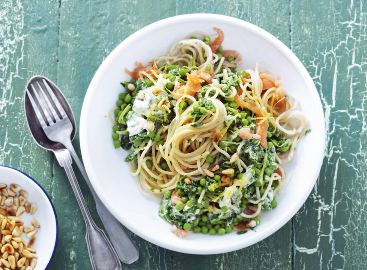 Spaghetti met erwten, spinazie en zalm