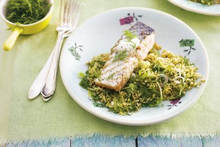 Quinoasalade met zalm op de huid