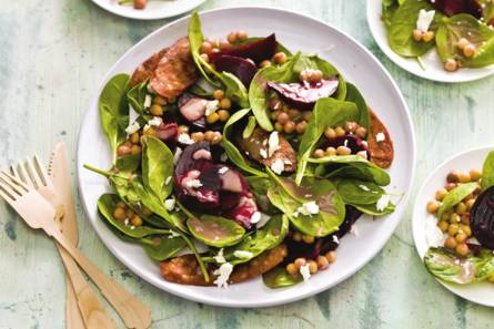 Salade met biet en chorizo