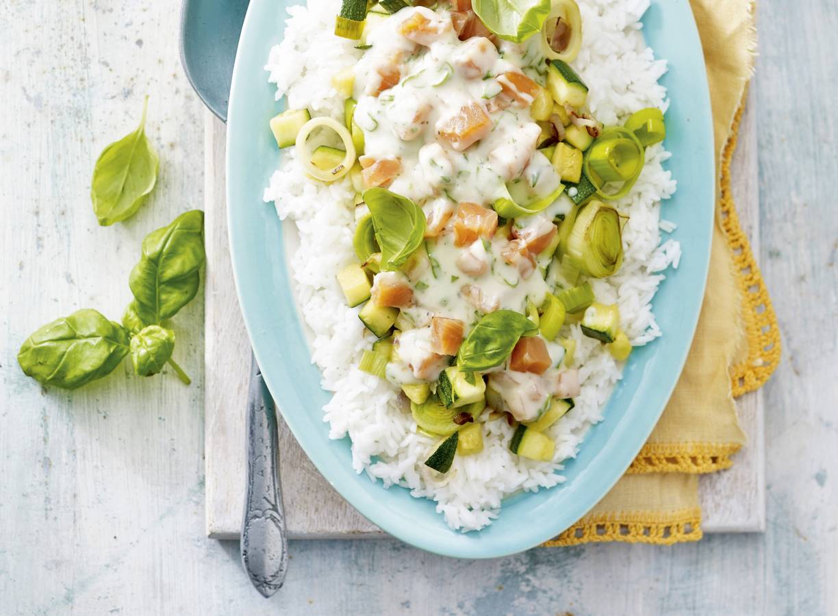 Rijstgerecht met basilicumroomsaus