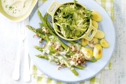 Groene asperges met roomsaus