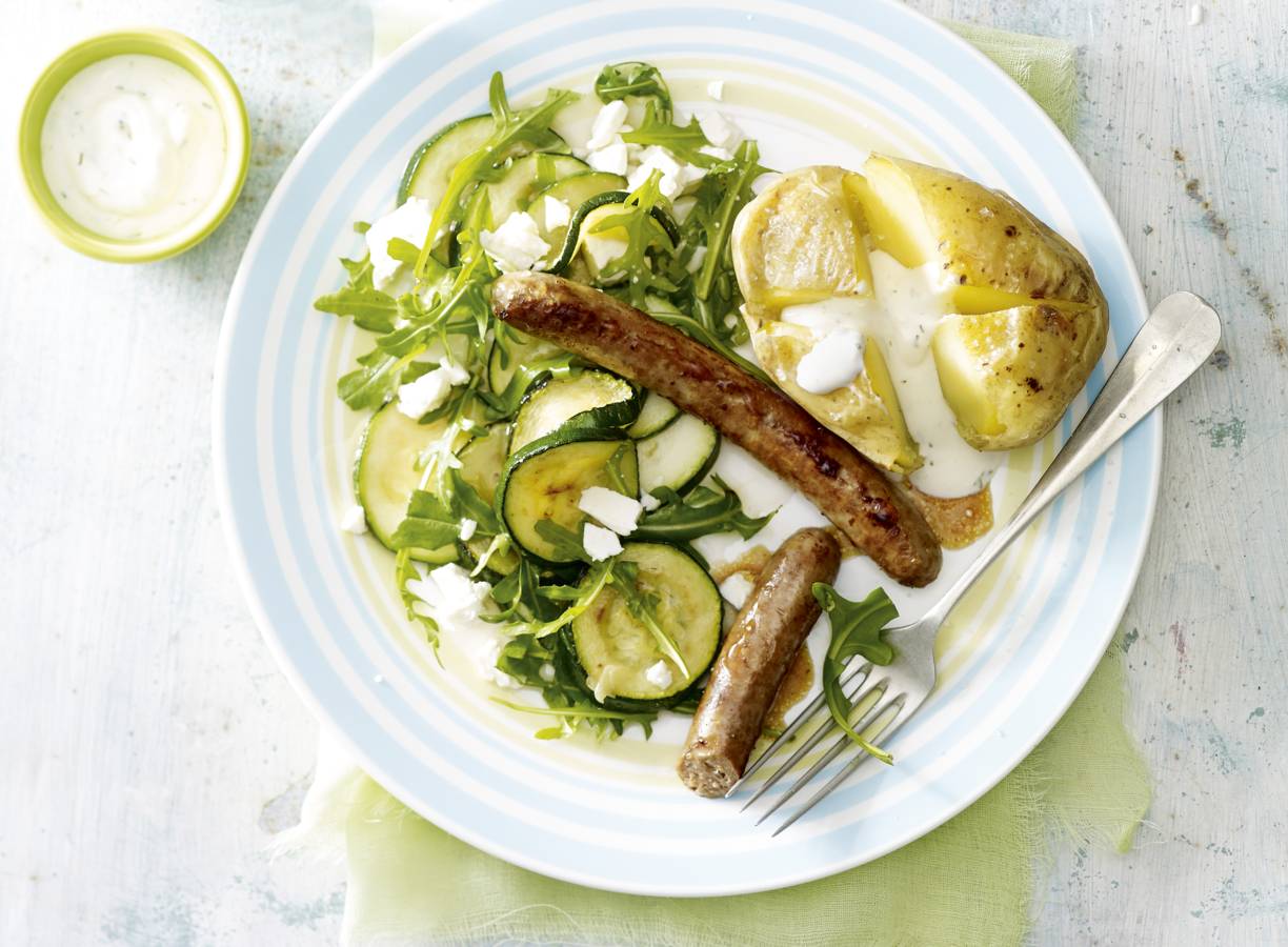Lamsworstjes met courgettesalade