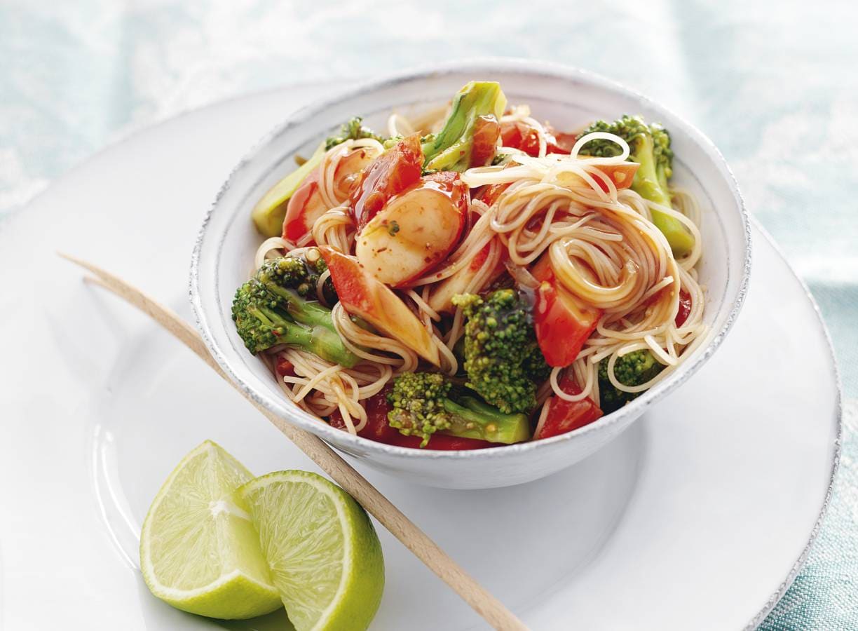 Mihoen met surimi en broccoli