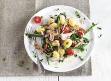 Deze salade is perfect voor drukke avonden: in 15 minuten klaar en lekker licht.