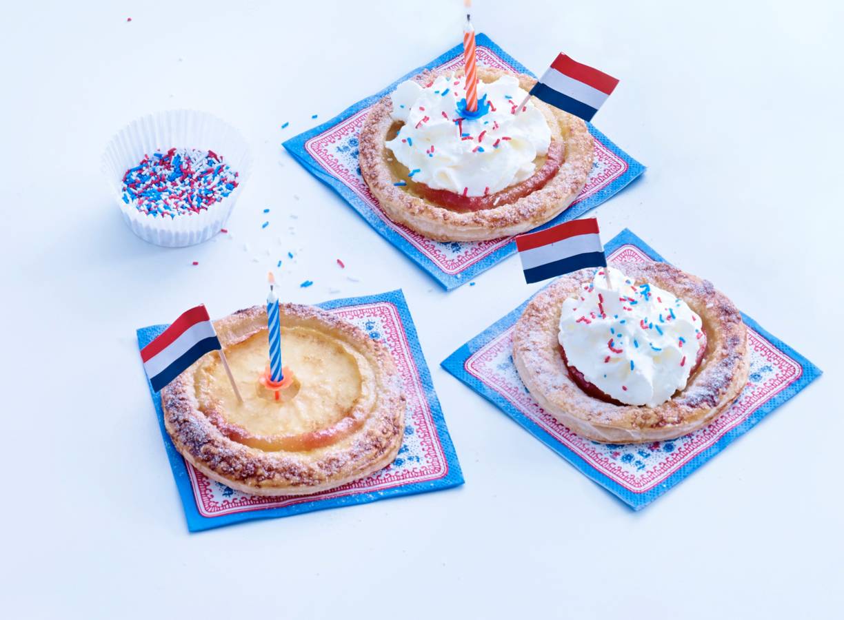 Hollandse appel-bladerdeegtaartjes