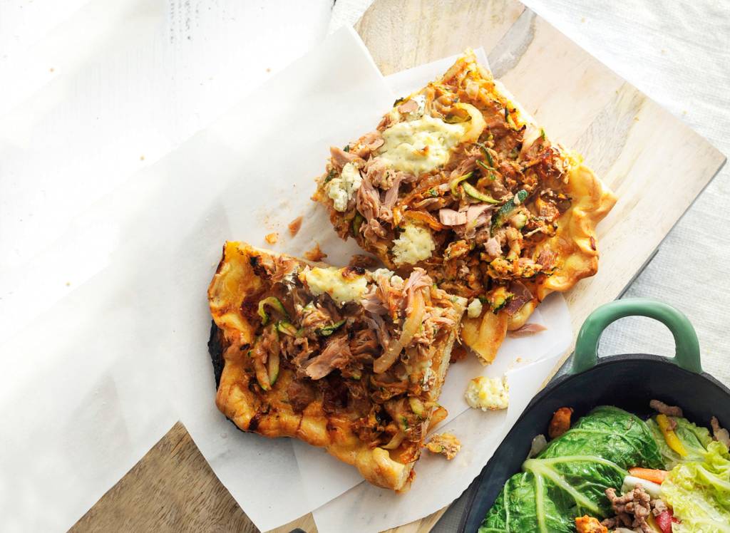 Plaattaart met courgette en tonijn