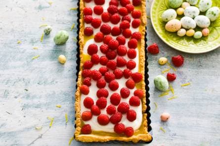 Citroentaart met yoghurt, lemon curd & verse frambozen