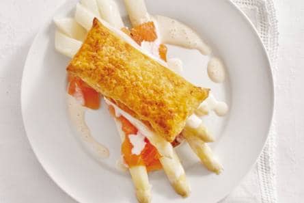 Tompouce met zalm en asperges