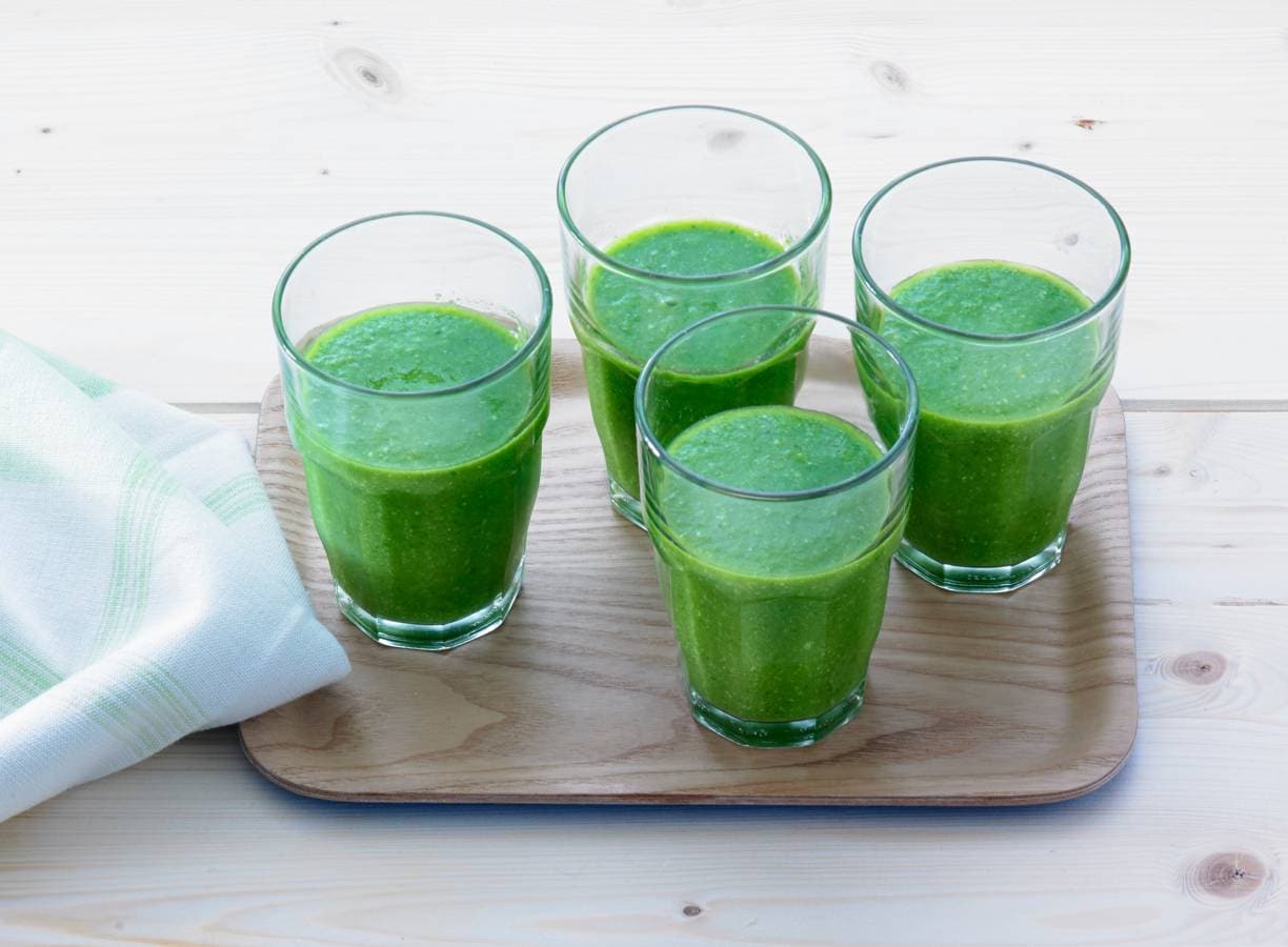 Groene smoothie met spinazie en tarwegras