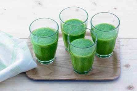 Groene smoothie met spinazie en tarwegras