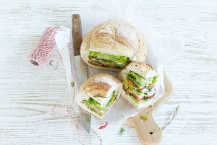 Gevuld picknickbrood