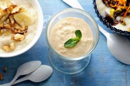 Smoothie van havermout, tropisch fruit en munt