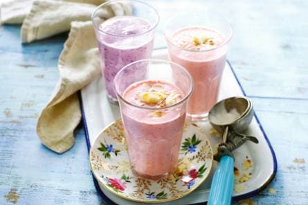 IJs­smoot­hie aard­bei-fram­boos