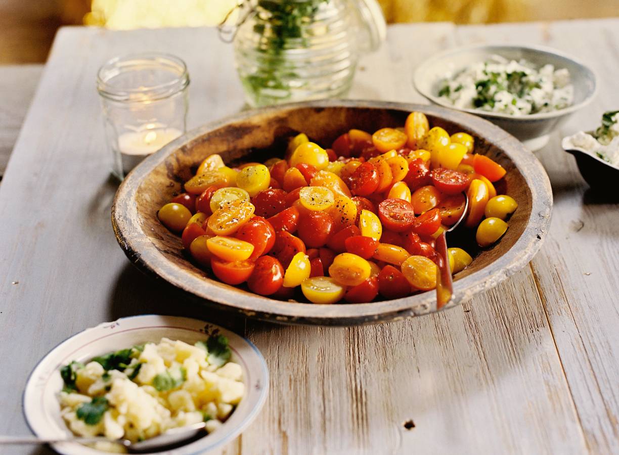 Tomatensalade met 3 kaastoppings recept Allerhande Albert Heijn België