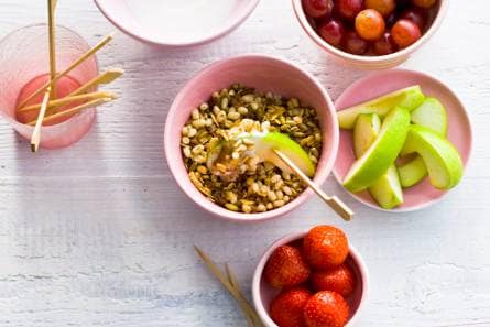 Yoghurtfondue met fruit & ontbijtgranen