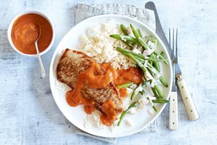 Stroganoff-schnitzel met bonensalade
