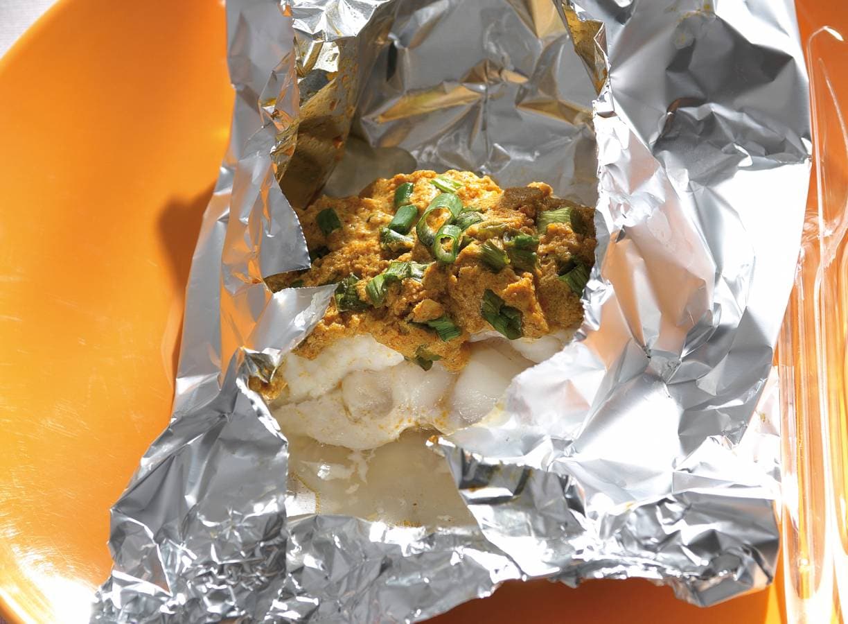 Indiaas vispakketje met yoghurt en kokos
