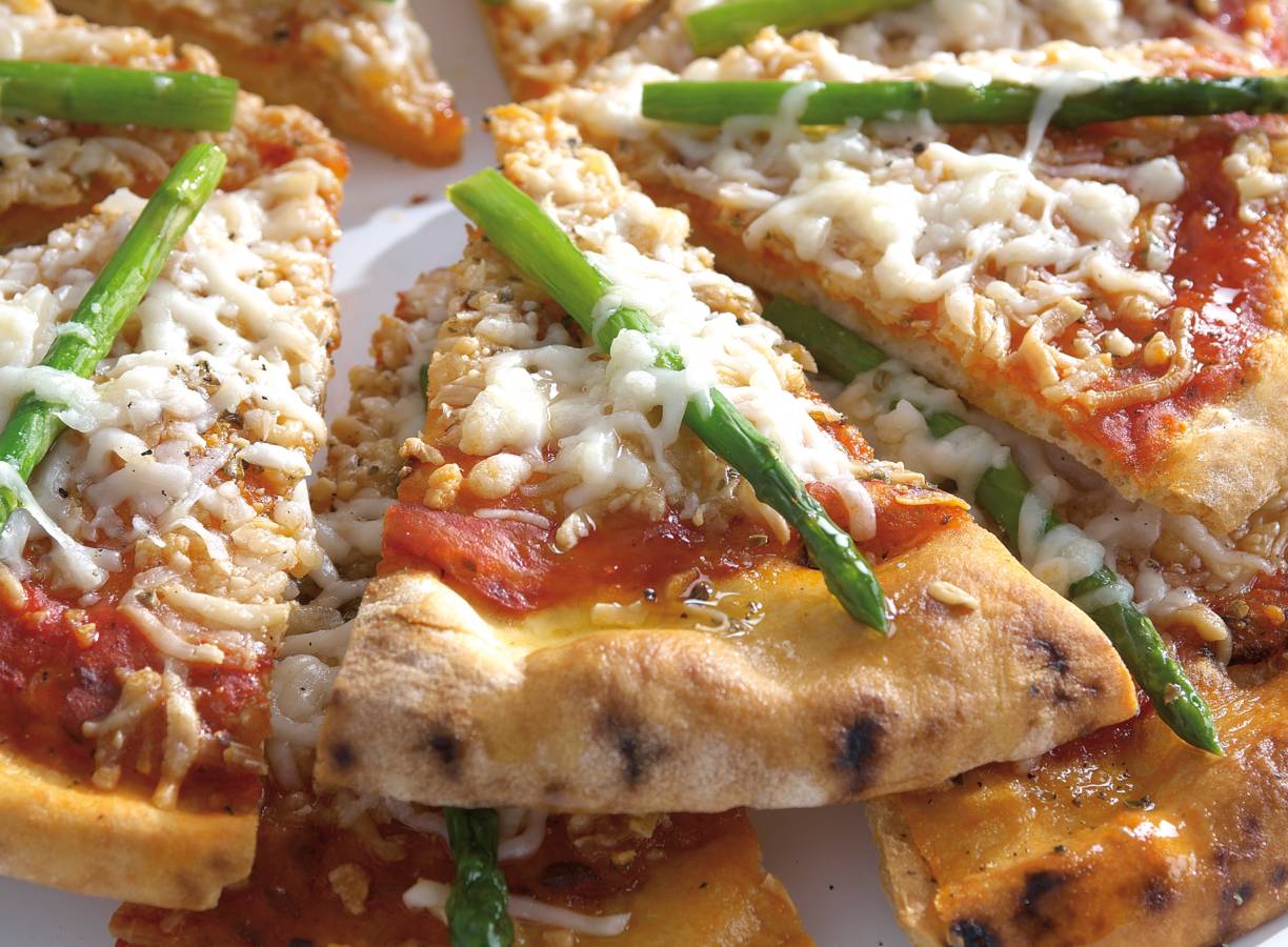 Pizza met Hollandse geitenkaas en aspergetips