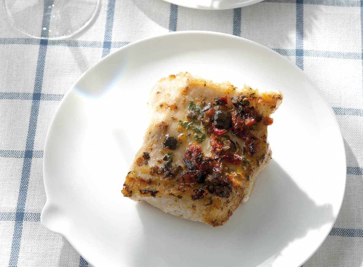 Zeewolffilet met een kruidenslaatje