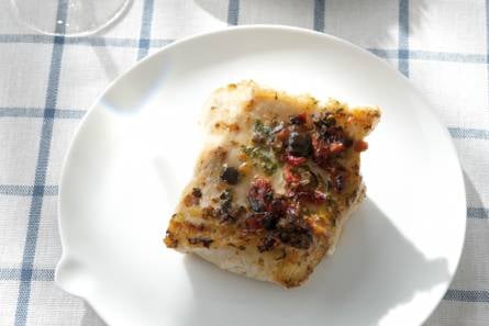 Zeewolffilet met een kruidenslaatje