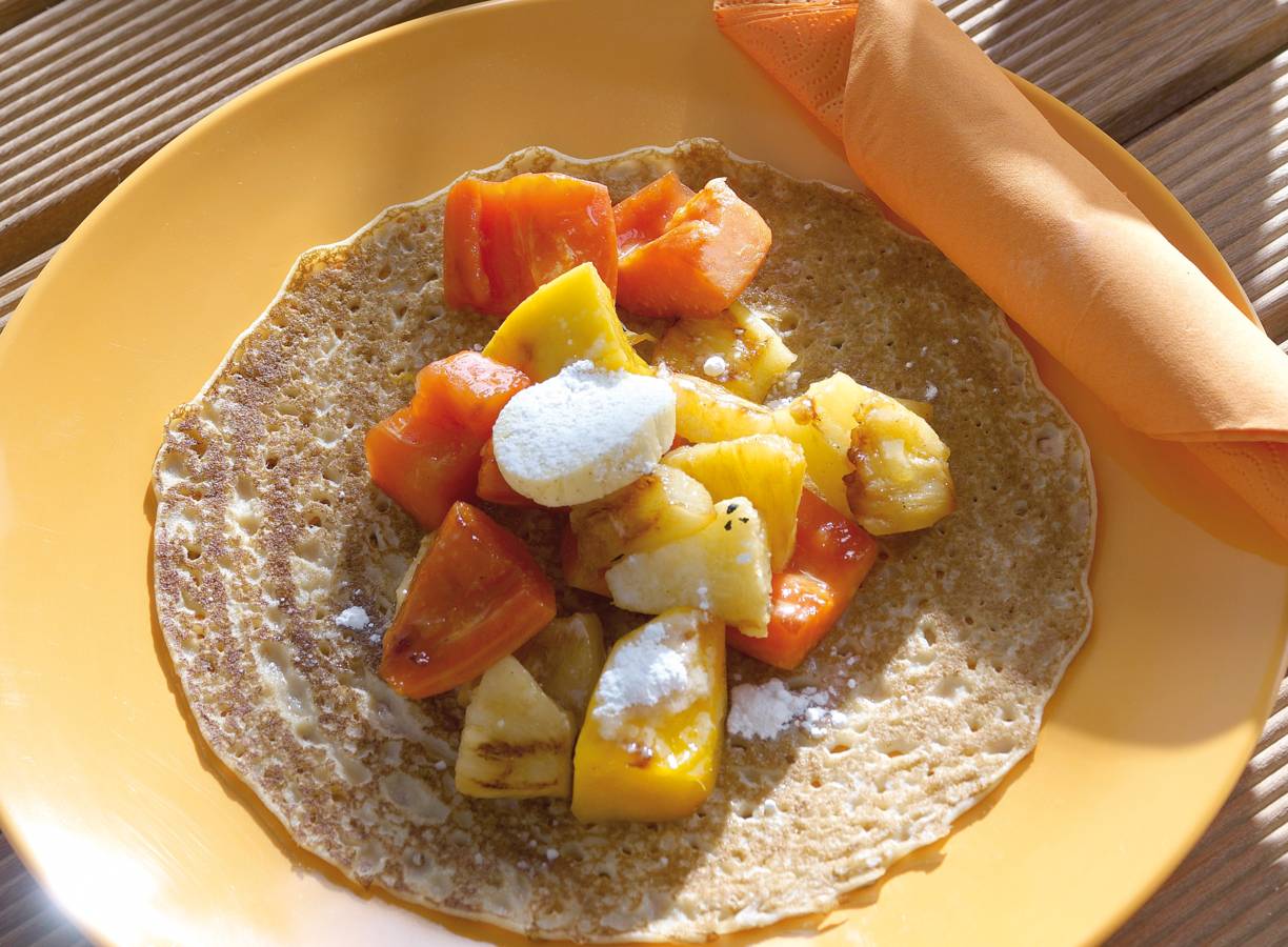 Flensje met tropisch fruit en vanilleboter