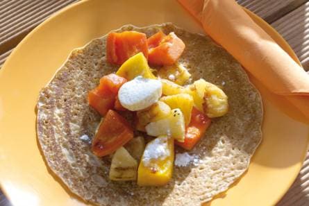 Flensje met tropisch fruit en vanilleboter
