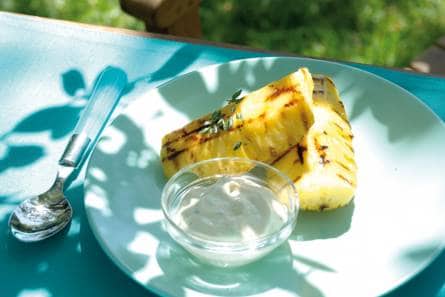 Ananas met vanilleroom en tijm