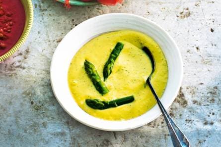 Groene asperge- en avocadosoep