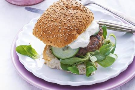 Griekse burger met kruiden & tzatziki