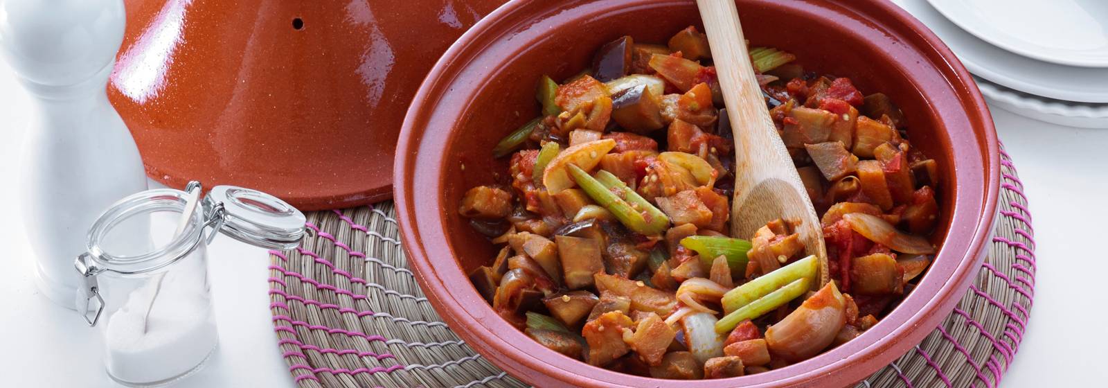 Kruidige tajine met aubergine, knoflook, olie en tomatenblokjes recept Allerhande Albert