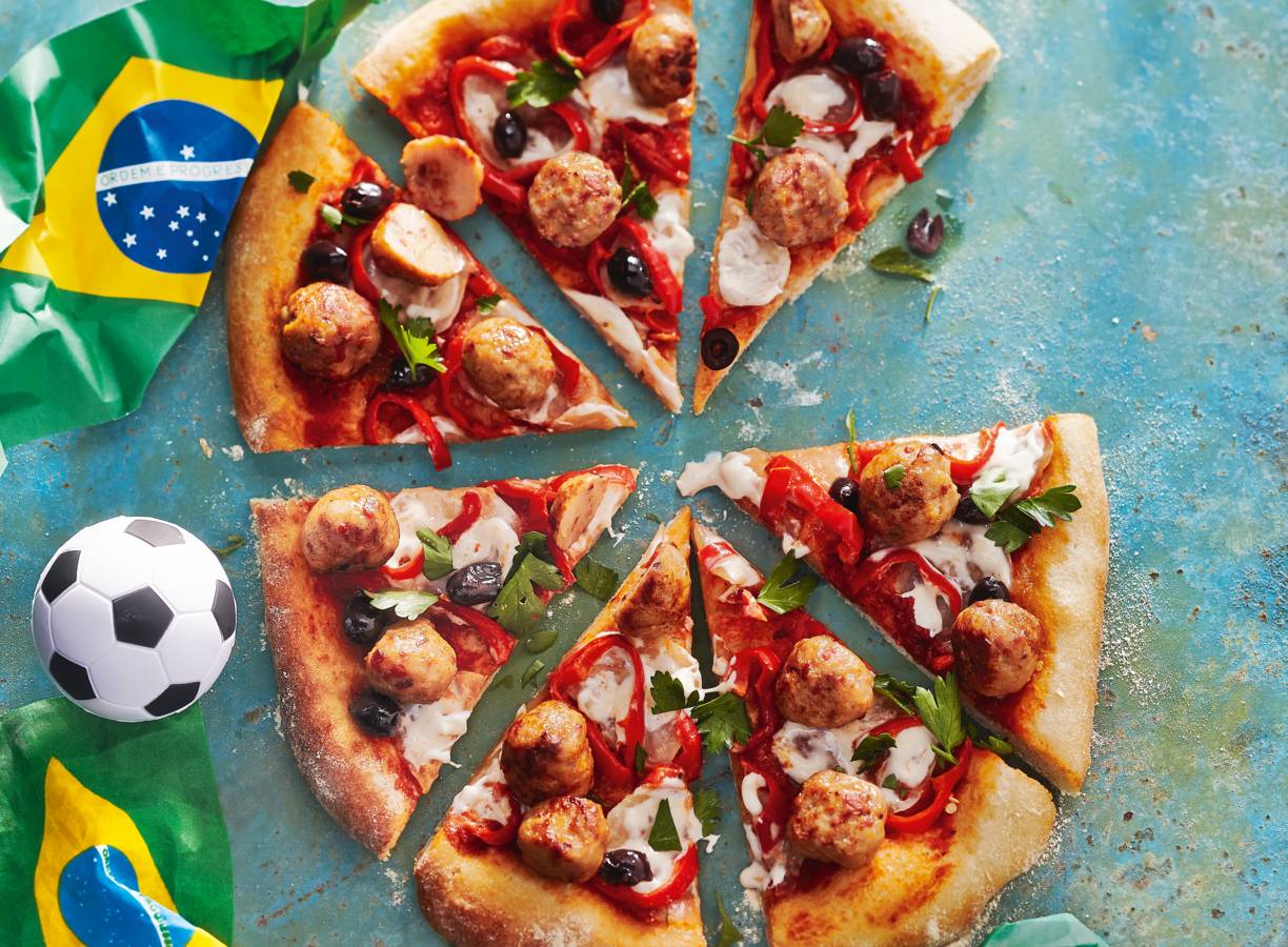 Pizza met kip-chorizoballetjes